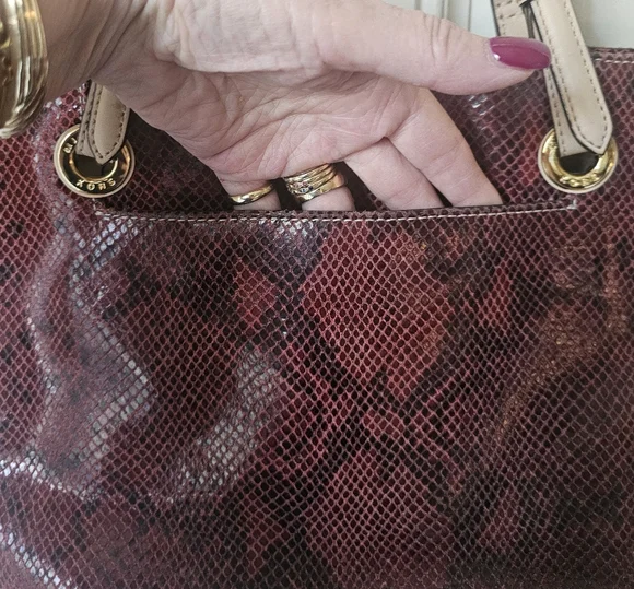 Michael KORS JET SET MAROON SNAKESKIN TOTE 🌼🌾 - Picture 2 of 8